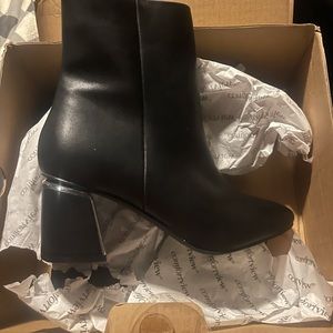 Brand new never worn comfortview boots